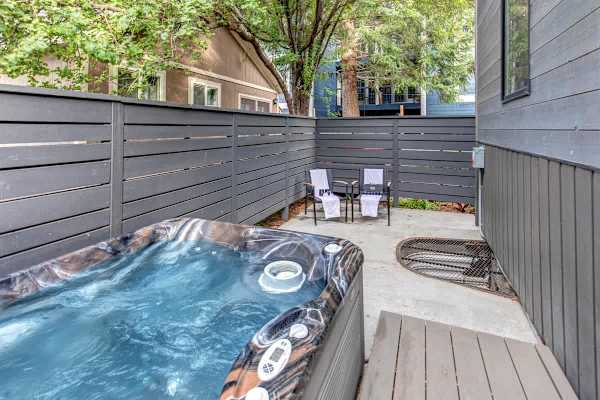 Abode at Mountain Gem, private hot tub, resort access, heart of Old Town