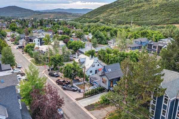 Abode at Mountain Gem, private hot tub, resort access, heart of Old Town