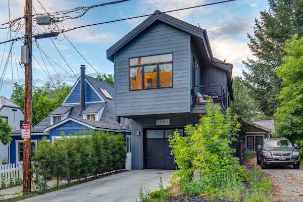 Abode at Mountain Gem, private hot tub, resort access, heart of Old Town