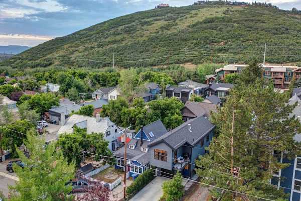 Abode at Mountain Gem, private hot tub, resort access, heart of Old Town