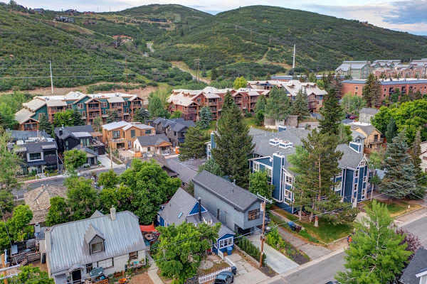 Abode at Mountain Gem, private hot tub, resort access, heart of Old Town