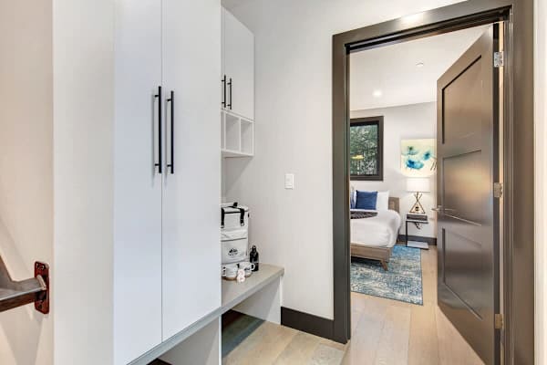 Abode at Mountain Gem, private hot tub, resort access, heart of Old Town