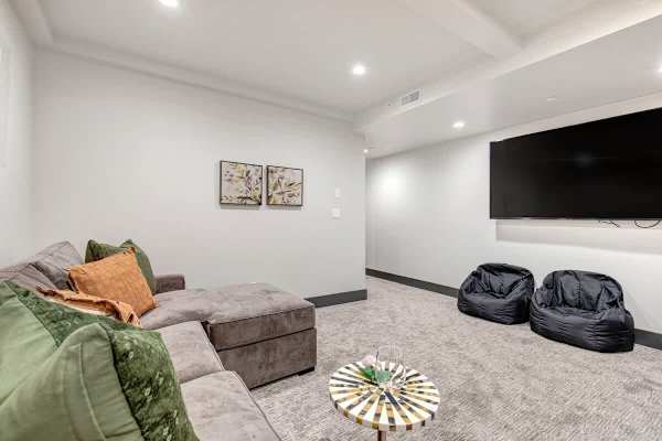 Abode at Mountain Gem, private hot tub, resort access, heart of Old Town