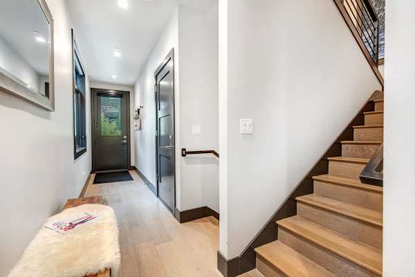 Abode at Mountain Gem, private hot tub, resort access, heart of Old Town