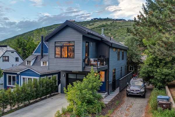 Abode at Mountain Gem, private hot tub, resort access, heart of Old Town
