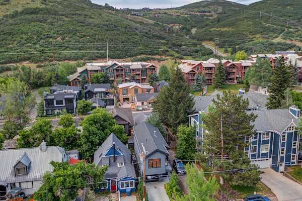 Abode at Mountain Gem, private hot tub, resort access, heart of Old Town