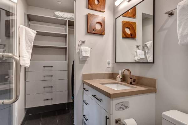 Abode at Mountain Gem, private hot tub, resort access, heart of Old Town