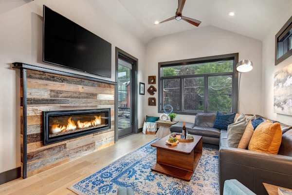 Abode at Mountain Gem, private hot tub, resort access, heart of Old Town