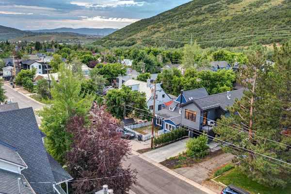 Abode at Mountain Gem, private hot tub, resort access, heart of Old Town