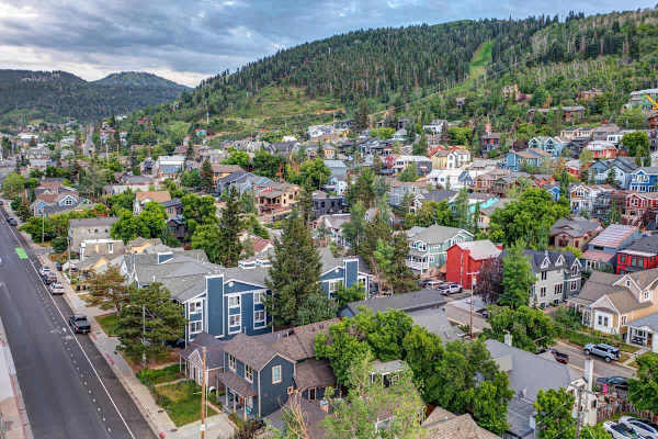 Abode at Mountain Gem, private hot tub, resort access, heart of Old Town