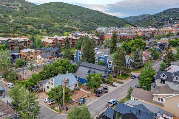 Abode at Mountain Gem, private hot tub, resort access, heart of Old Town