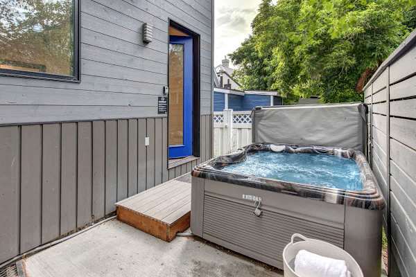 Abode at Mountain Gem, private hot tub, resort access, heart of Old Town