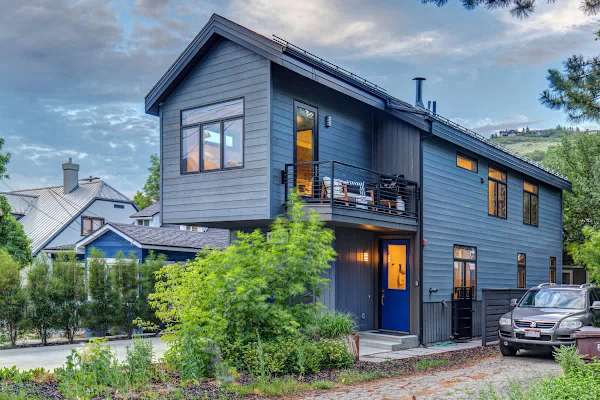Abode at Mountain Gem, private hot tub, resort access, heart of Old Town