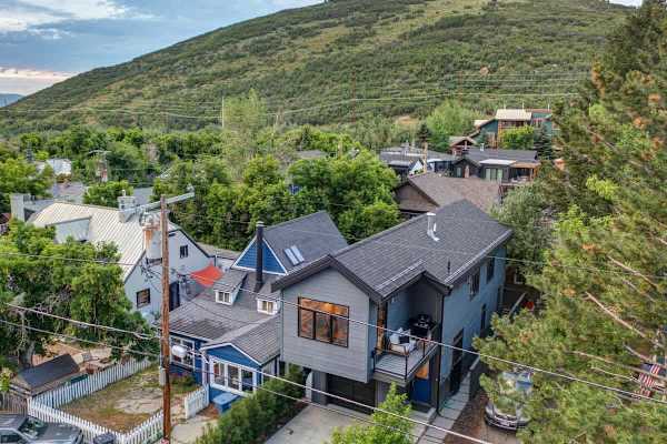 Abode at Mountain Gem, private hot tub, resort access, heart of Old Town