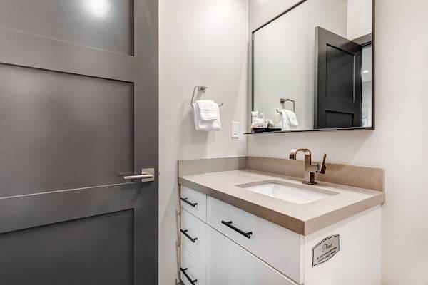 Abode at Mountain Gem, private hot tub, resort access, heart of Old Town