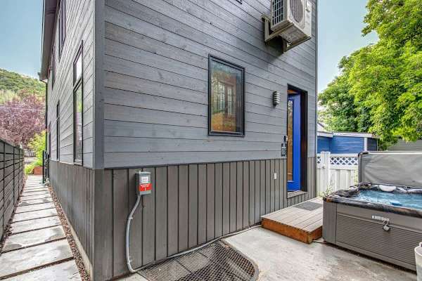 Abode at Mountain Gem, private hot tub, resort access, heart of Old Town