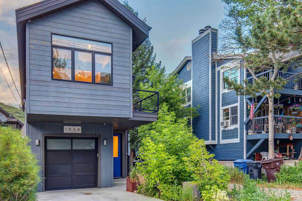 Abode at Mountain Gem, private hot tub, resort access, heart of Old Town
