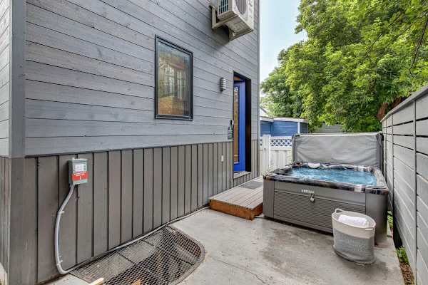 Abode at Mountain Gem, private hot tub, resort access, heart of Old Town