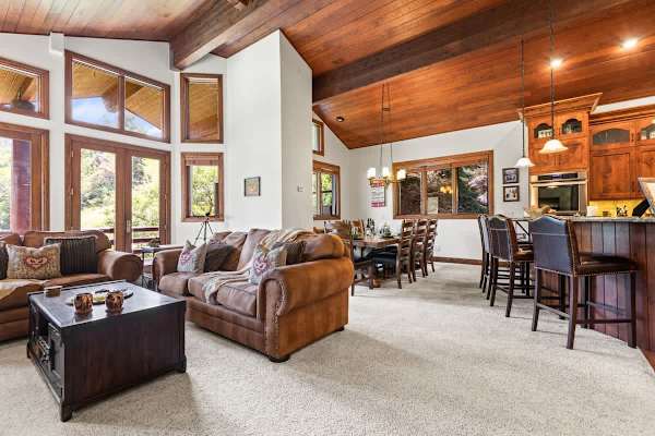 Abode at Slopeside Deer Valley, ski-in/ski-out, hot tub, resort access