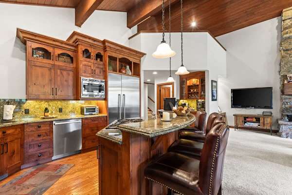 Abode at Slopeside Deer Valley, ski-in/ski-out, hot tub, resort access