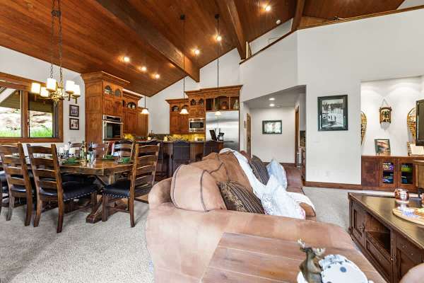 Abode at Slopeside Deer Valley, ski-in/ski-out, hot tub, resort access