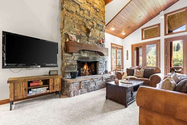 Abode at Slopeside Deer Valley, ski-in/ski-out, hot tub, resort access
