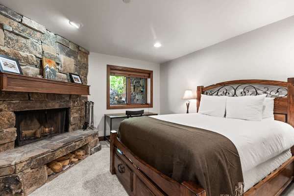 Abode at Slopeside Deer Valley, ski-in/ski-out, hot tub, resort access