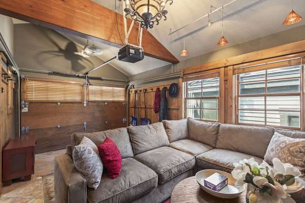 Abode at The Outlaw, private hot tub, mountain retreat