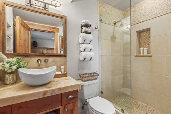 Abode at The Outlaw, private hot tub, mountain retreat