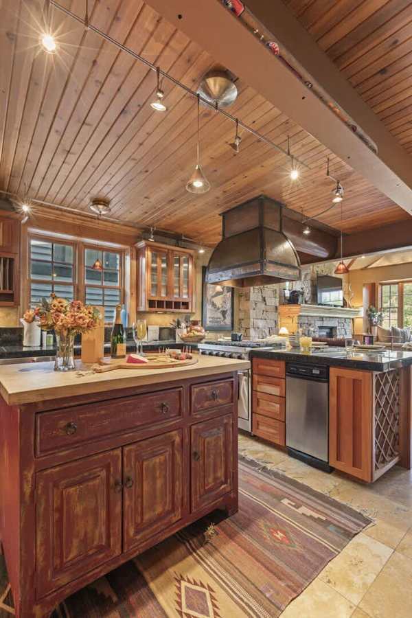 Abode at The Outlaw, private hot tub, mountain retreat