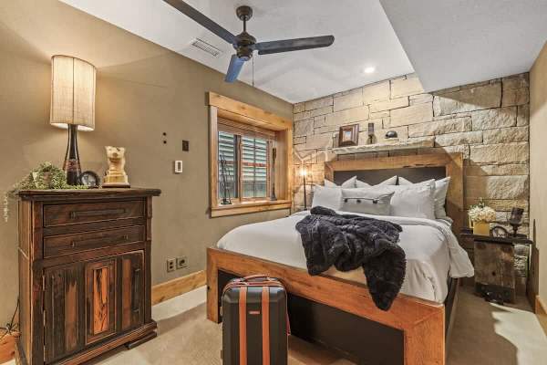 Abode at The Outlaw, private hot tub, mountain retreat