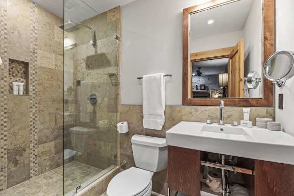 Abode at The Outlaw, private hot tub, mountain retreat