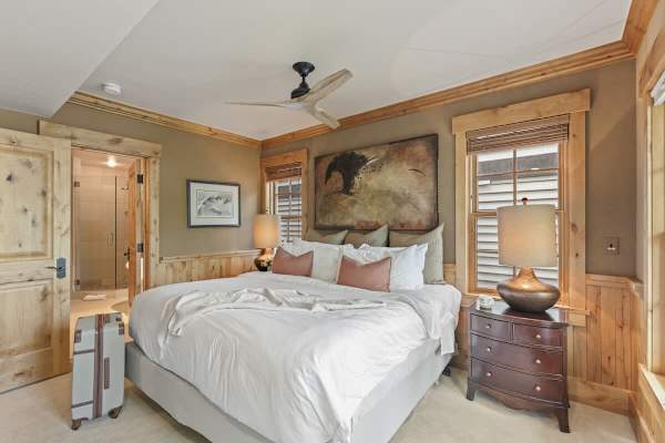 Abode at The Outlaw, private hot tub, mountain retreat