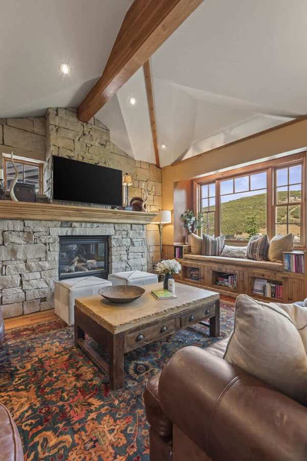 Abode at The Outlaw, private hot tub, mountain retreat