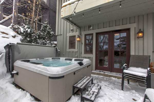 Abode at The Outlaw, private hot tub, mountain retreat