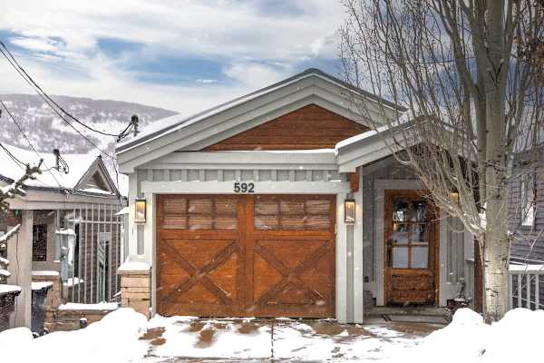 Abode at The Outlaw, private hot tub, mountain retreat