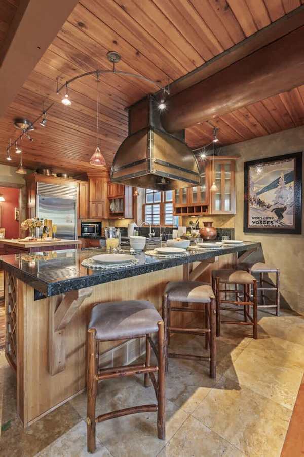 Abode at The Outlaw, private hot tub, mountain retreat