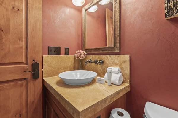 Abode at The Outlaw, private hot tub, mountain retreat