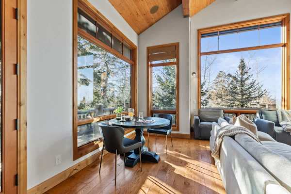 Abode at Wasatch Hollow, private hot tub, sound system, retreat