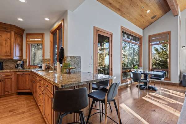 Abode at Wasatch Hollow, private hot tub, sound system, retreat