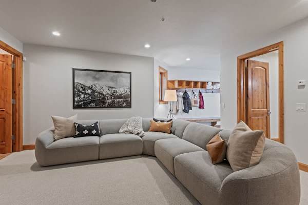 Abode at Wasatch Hollow, private hot tub, sound system, retreat