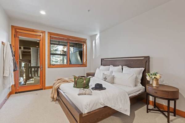 Abode at Wasatch Hollow, private hot tub, sound system, retreat