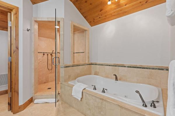 Abode at Wasatch Hollow, private hot tub, sound system, retreat