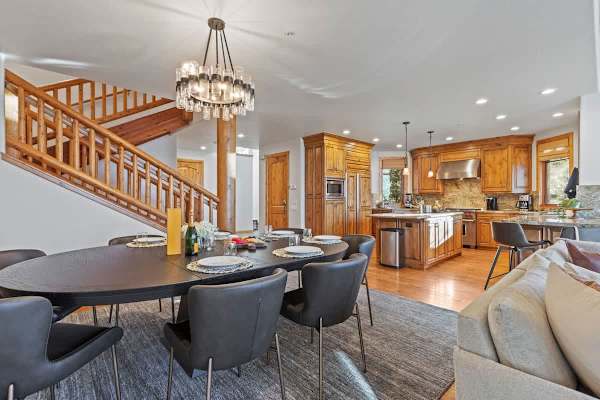 Abode at Wasatch Hollow, private hot tub, sound system, retreat