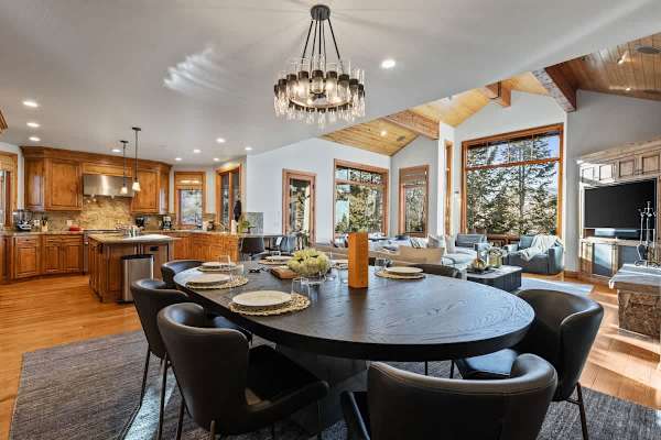 Abode at Wasatch Hollow, private hot tub, sound system, retreat