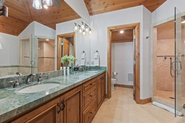 Abode at Wasatch Hollow, private hot tub, sound system, retreat