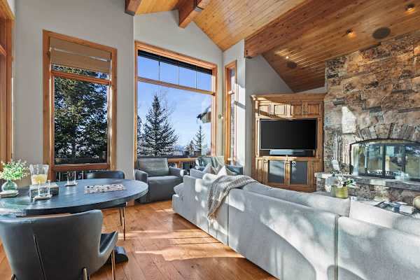 Abode at Wasatch Hollow, private hot tub, sound system, retreat