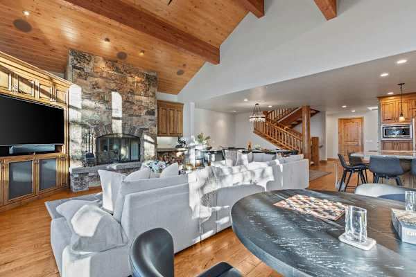 Abode at Wasatch Hollow, private hot tub, sound system, retreat