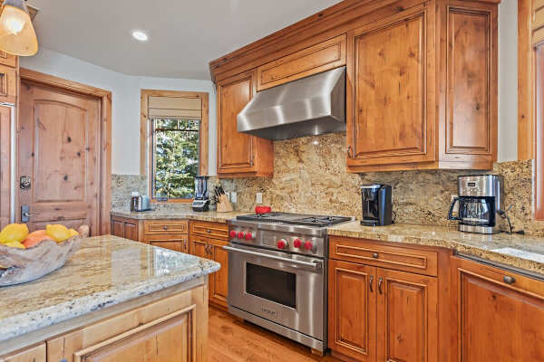 Abode at Wasatch Hollow, private hot tub, sound system, retreat