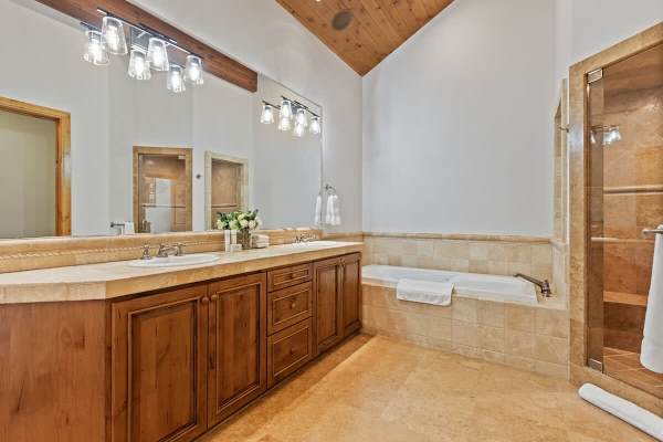 Abode at Wasatch Hollow, private hot tub, sound system, retreat